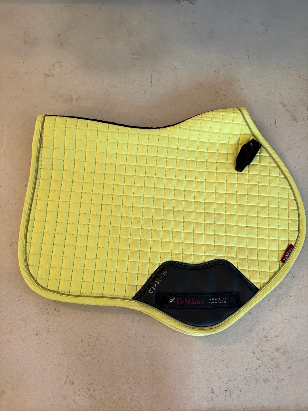 LeMieux Neon Yellow Quilted Saddle Pad - Bright Yellow Equestrian Pad - Picture 8 of 8